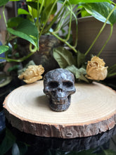 Load image into Gallery viewer, Yooperlite Skull