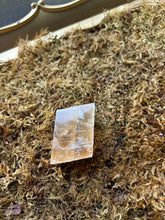 Load image into Gallery viewer, Optical Yellow Calcite