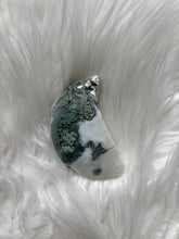 Load image into Gallery viewer, Moss Agate Moon
