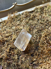 Load image into Gallery viewer, Optical Yellow Calcite
