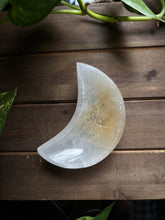 Load image into Gallery viewer, Selenite Half Moon bowl