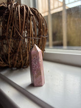 Load image into Gallery viewer, Rhodonite Tower