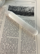 Load image into Gallery viewer, Selenite Pointed Wand