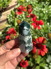 Load image into Gallery viewer, Green Sardonyx Tower