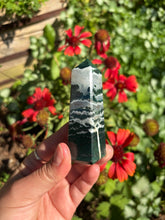 Load image into Gallery viewer, Green Sardonyx Tower