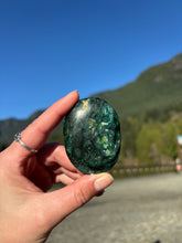 Load image into Gallery viewer, Fuchsite Palmstone
