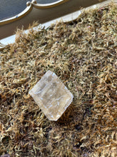 Load image into Gallery viewer, Optical Yellow Calcite