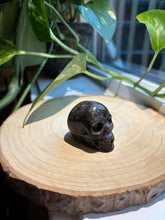 Load image into Gallery viewer, Yooperlite Skull