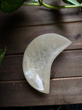 Load image into Gallery viewer, Selenite Half Moon Bowl

