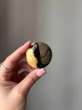 Load image into Gallery viewer, Septarian Palmstone
