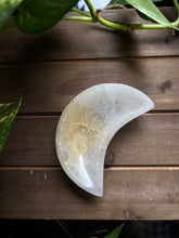 Load image into Gallery viewer, Selenite Half Moon bowl
