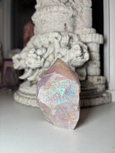 Load image into Gallery viewer, Angel Aura Rose Quartz cut base
