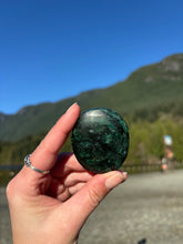 Load image into Gallery viewer, Fuchsite Palmstone
