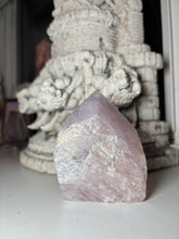 Load image into Gallery viewer, Angel Aura Rose Quartz cut base
