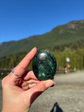 Load image into Gallery viewer, Fuchsite Palmstone

